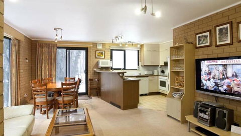St Trinians 3a - Accommodation Kalgoorlie 1