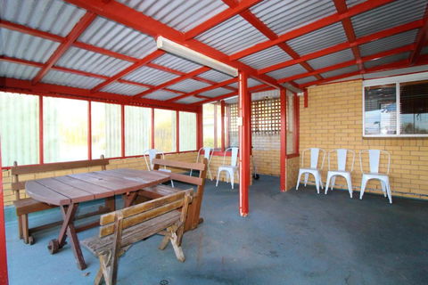 Bombora 3 / 4 East Street - Accommodation Kalgoorlie 1