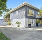 Middle Sea perfect for two families - Accommodation Kalgoorlie
