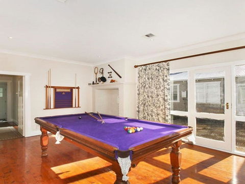 Robin Hill Manor Rambling Retreat & Tennis Court - Accommodation Kalgoorlie 3