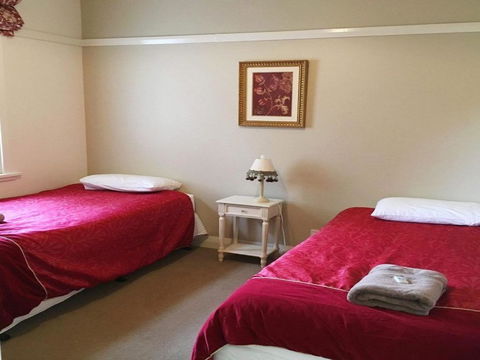 Robin Hill Manor Rambling Retreat & Tennis Court - Accommodation Kalgoorlie 5