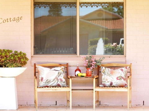 That Pink House! Comfortable Home Away From Home - Accommodation Kalgoorlie 2