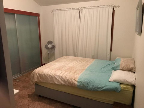 Beautiful Cosy & Quiet - Accommodation Kalgoorlie 1