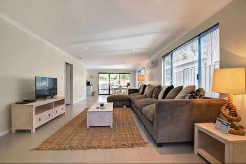 A Little Luxury In Town - Accommodation Kalgoorlie 4