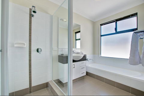 A Little Luxury In Town - Accommodation Kalgoorlie 6