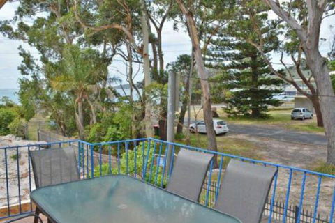 5 Ocean Breeze Shoal Bay Avenue Fabulous Location Opposite Shoal Bay Beach! - Accommodation Kalgoorlie 0