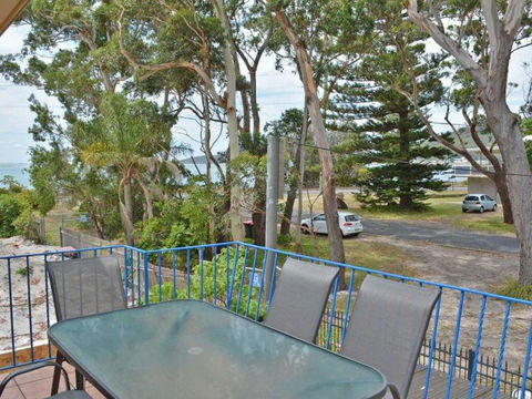 5 Ocean Breeze Shoal Bay Avenue Fabulous Location Opposite Shoal Bay Beach! - Accommodation Kalgoorlie 3
