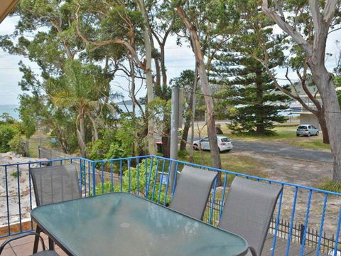 5 Ocean Breeze Shoal Bay Avenue Fabulous Location Opposite Shoal Bay Beach! - Accommodation Kalgoorlie 2