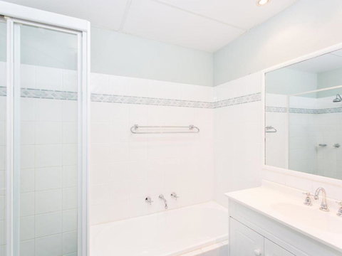 Castillo Del Mar 10 Lake View Roof Terrace With Spa - Accommodation Kalgoorlie 6