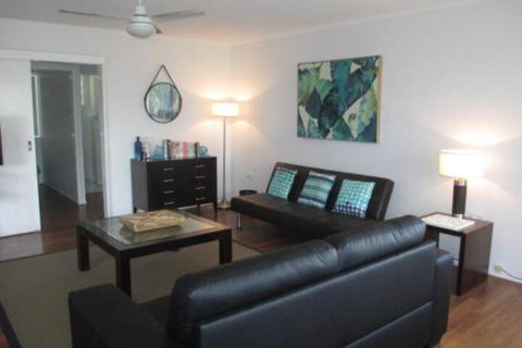 Charming Beach House - Accommodation Kalgoorlie 0