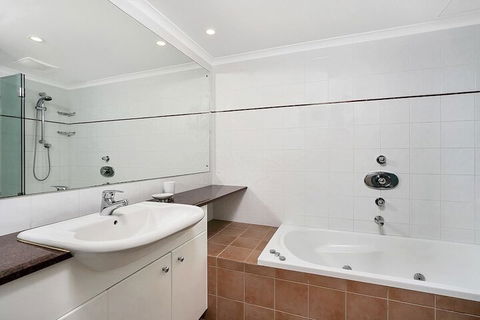 HAMP1 Bright Apartment In Cremorne - Accommodation Kalgoorlie 3