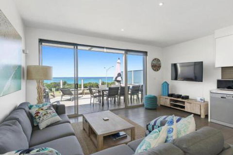 WATERFRONT SEVEN In The Heart Of Lorne - Accommodation Kalgoorlie 2