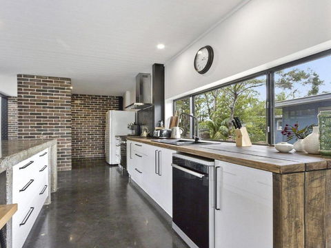 Horizons At Currarong Architecturally Designed Beach House - Accommodation Kalgoorlie 1