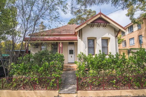 Beautiful Pre-loved Ashfield 4 Bedroom Home - Accommodation Kalgoorlie 2