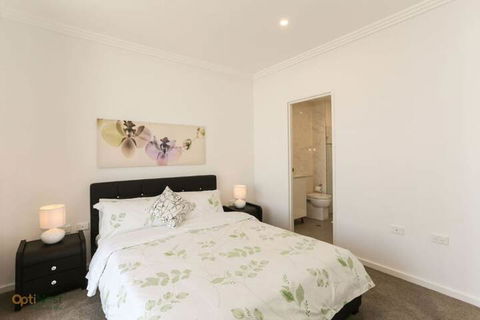 Modern, Spacious Apt@liverpool With Incredible Views - Accommodation Kalgoorlie 6