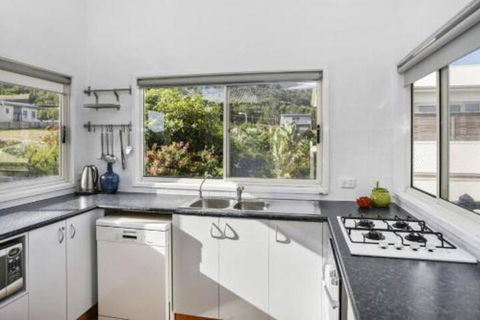 SEAVIEW Ocean Views From A Modern Townhouse - Accommodation Kalgoorlie 2