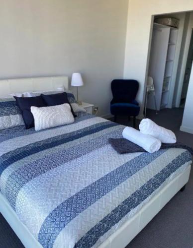 LOCATION LOCATION CITY VIEWS NETFLIX WIFI WINE - Accommodation Kalgoorlie 6