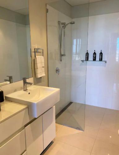 LOCATION LOCATION CITY VIEWS NETFLIX WIFI WINE - Accommodation Kalgoorlie 4