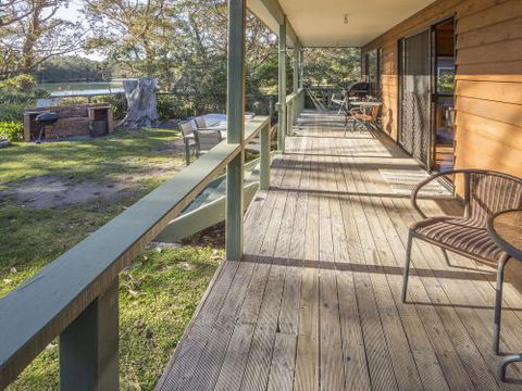 Centre Street 10 Lake Tabourie - Accommodation Kalgoorlie 3