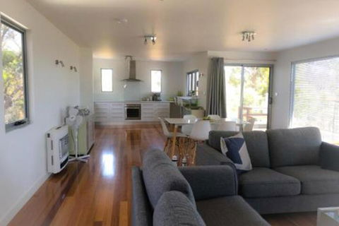 BAY Of FIRES BEACH SHACK Ocean Views From A Modern Beachhouse - Accommodation Kalgoorlie 2