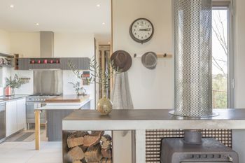 Lightshift Clunes - Accommodation Kalgoorlie 2
