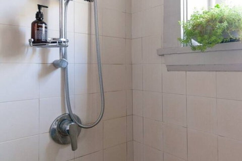 Beautiful Lush & Green Oasis Studio Apartment - Accommodation Kalgoorlie 2