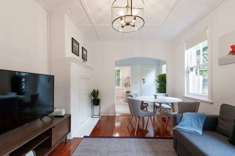 Luxurious Heritage Home With Harbour Bridge Views - Accommodation Kalgoorlie 6