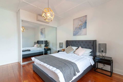 Luxurious Heritage Home With Harbour Bridge Views - Accommodation Kalgoorlie 2