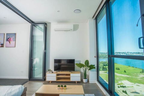 Stunning Waterview Stylish Waterfront Apt In WWP - Accommodation Kalgoorlie 7