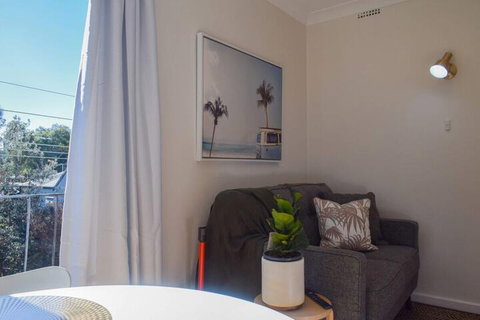 Sun-drenched 1 Bed Studio Apartment In Newtown - Accommodation Kalgoorlie 6