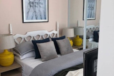 Sun-drenched 1 Bed Studio Apartment In Newtown - Accommodation Kalgoorlie 0