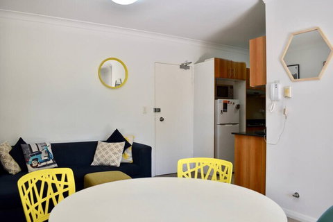Quiet 1 Bedroom Flat In Concord - Accommodation Kalgoorlie 1
