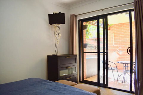 Quiet 1 Bedroom Flat In Concord - Accommodation Kalgoorlie 6