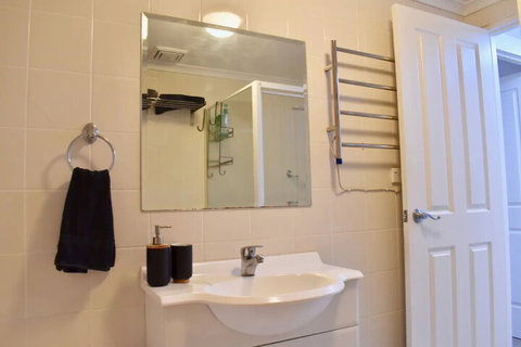 Quiet 1 Bedroom Flat In Concord - Accommodation Kalgoorlie 5