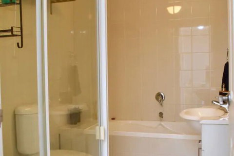 Quiet 1 Bedroom Flat In Concord - Accommodation Kalgoorlie 3