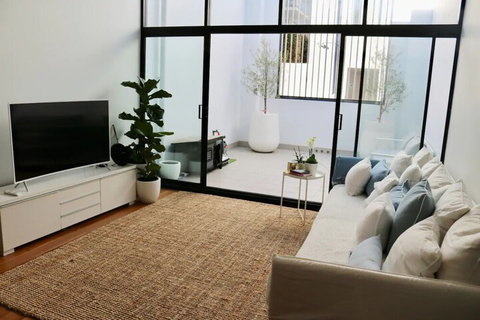 Converted Warehouse With A Local Touch - Accommodation Kalgoorlie 5