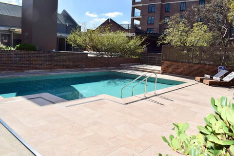 Cosy Newtown Studio Apartment With Swimming Pool - Accommodation Kalgoorlie 3