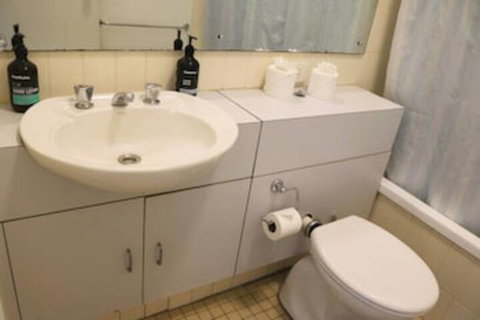 Cosy Newtown Studio Apartment With Swimming Pool - Accommodation Kalgoorlie 5