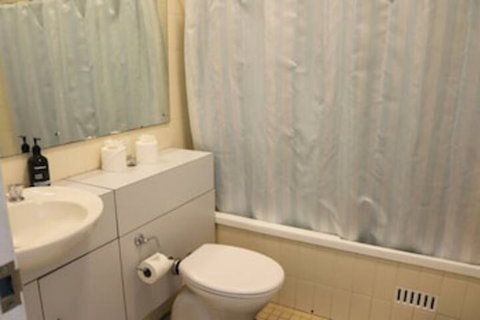 Cosy Newtown Studio Apartment With Swimming Pool - Accommodation Kalgoorlie 4