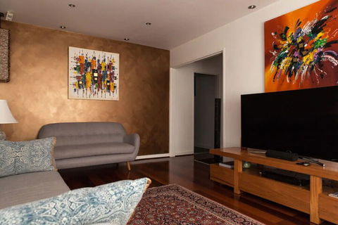 Bright & Spacious 2 Bedroom Apartment In Windsor - Accommodation Kalgoorlie 5
