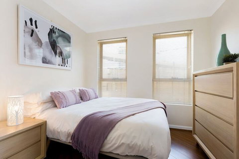 Woolloomooloo Modern Apartment 12 BRK - Accommodation Kalgoorlie 6