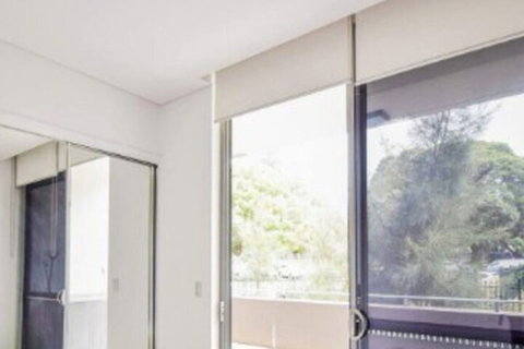 Sun-drenched 3 Bedroom Apartment In Turrella - Accommodation Kalgoorlie 6