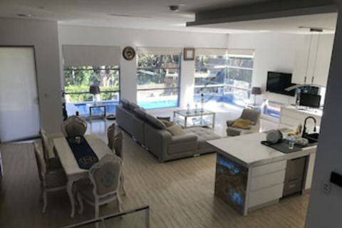 Luxury Big House Cinema Pool Many Guests - Accommodation Kalgoorlie 0