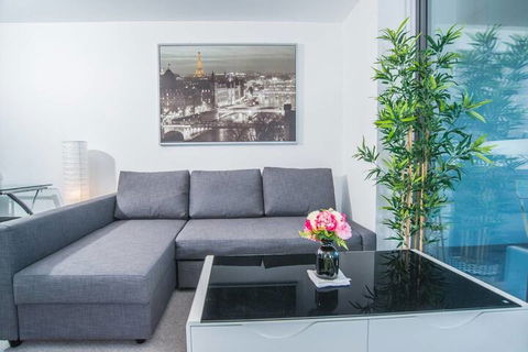 Minimalism Modern Apartment With Water View - Accommodation Kalgoorlie 7