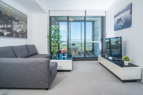 Minimalism Modern Apartment With Water View - Accommodation Kalgoorlie 4
