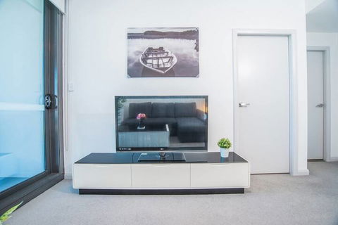 Minimalism Modern Apartment With Water View - Accommodation Kalgoorlie 3