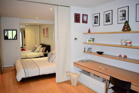 Spacious 1 Bedroom Apartment In The Heart Of Melbourne's CBD - Accommodation Kalgoorlie 3