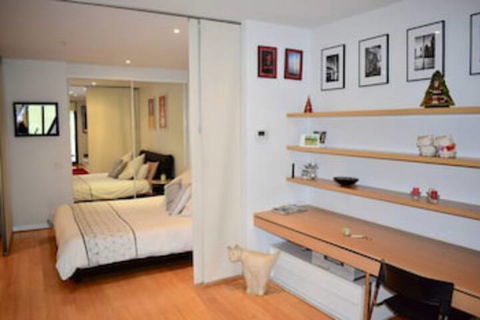 Spacious 1 Bedroom Apartment In The Heart Of Melbourne's CBD - Accommodation Kalgoorlie 0