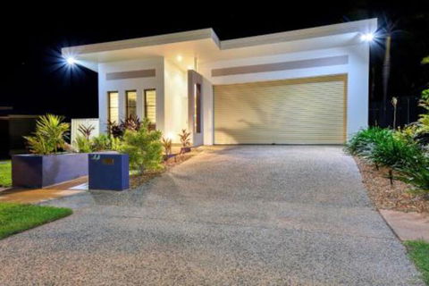Luxury Darwin City Lights Jacuzzi Central Location Large House New Furnishings - Accommodation Kalgoorlie 0