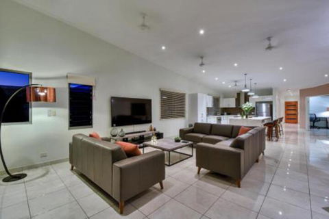 Luxury Darwin City Lights Jacuzzi Central Location Large House New Furnishings - Accommodation Kalgoorlie 5